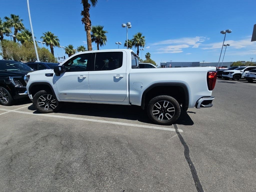 Used 2025 GMC Sierra 1500 AT4 w/ Technology Package AWD/4WD image 4