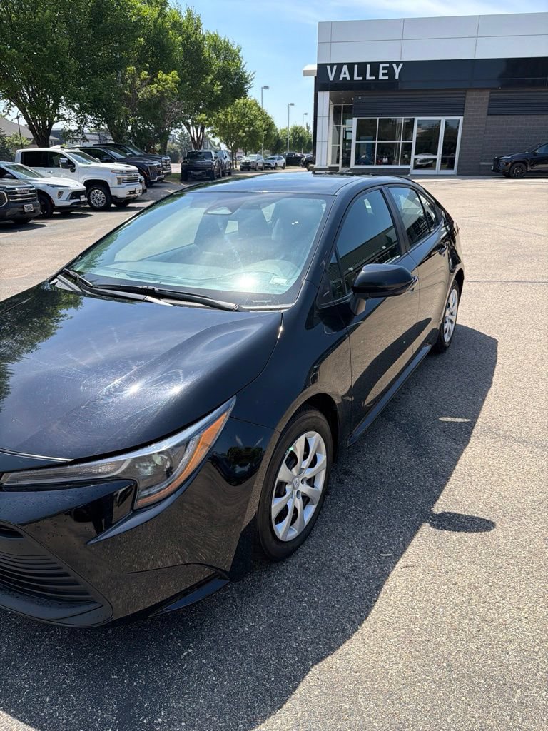 Used 2024 Toyota Corolla LE FWD image 3