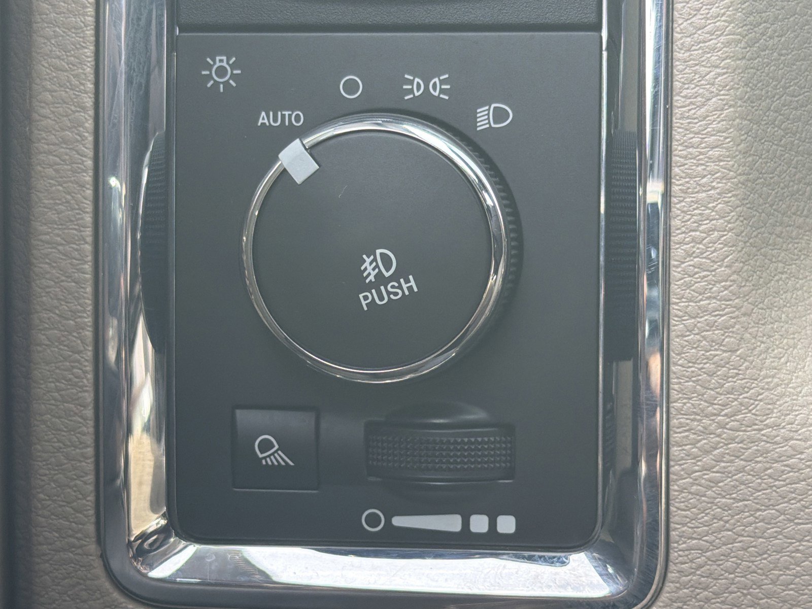 Used 2016 RAM 1500 Laramie Longhorn w/ Convenience Group image 26