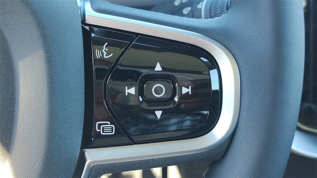 New 2026 Volvo XC90 B6 Plus w/ Protection Package Premier image 15