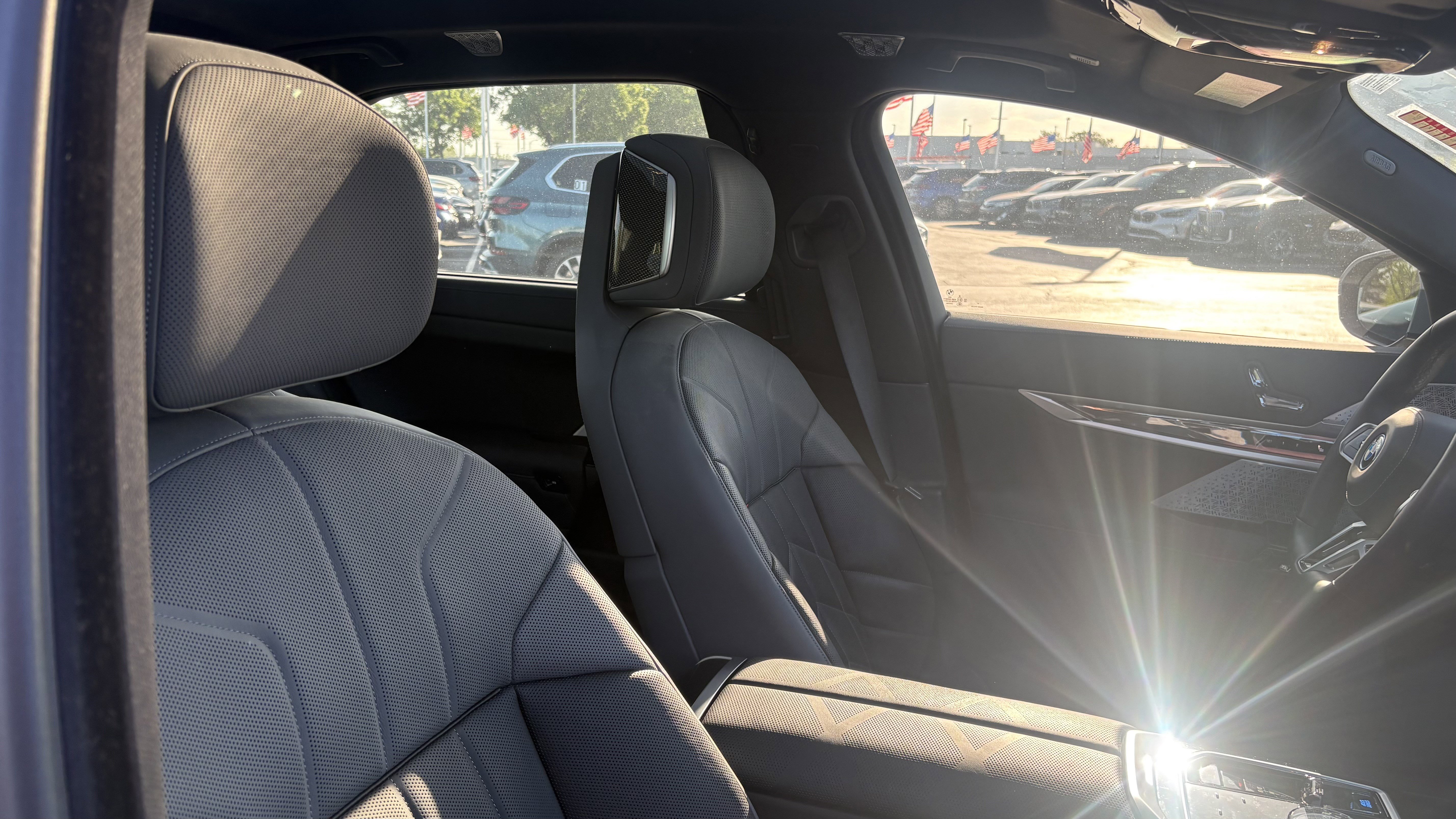 Certified 2023 BMW i7 xDrive60 w/ Executive Package 2 AWD/4WD image 33