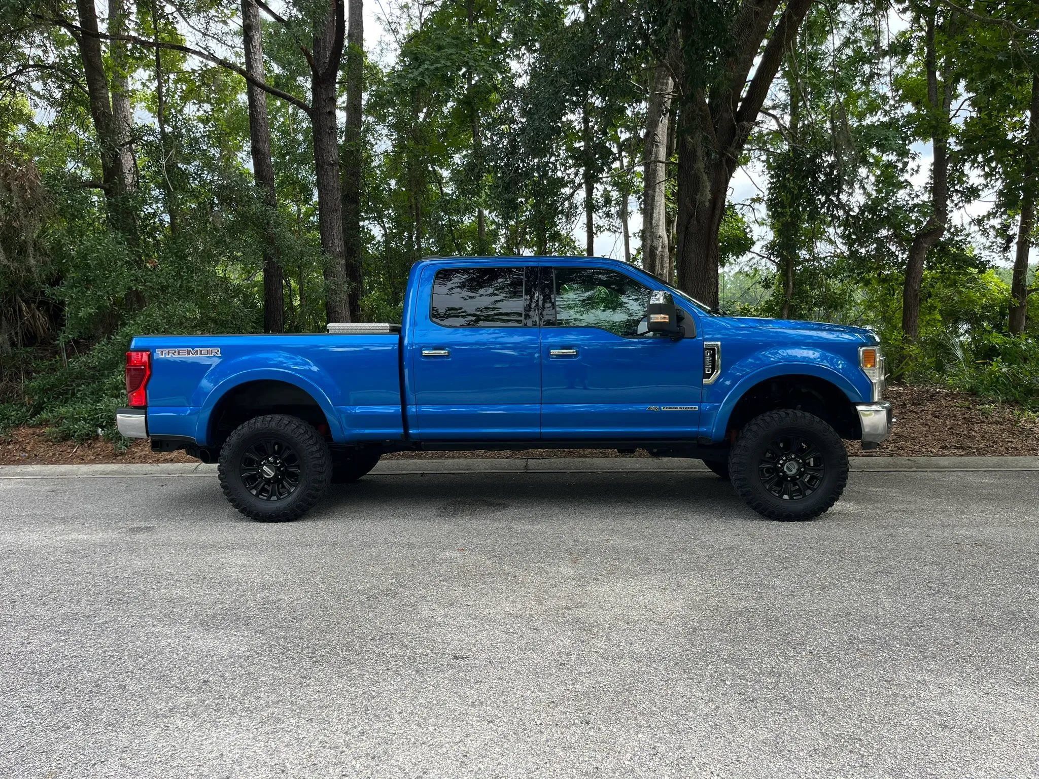 Used 2021 Ford F250 Lariat w/ Tremor Off-Road Package AWD/4WD image 4