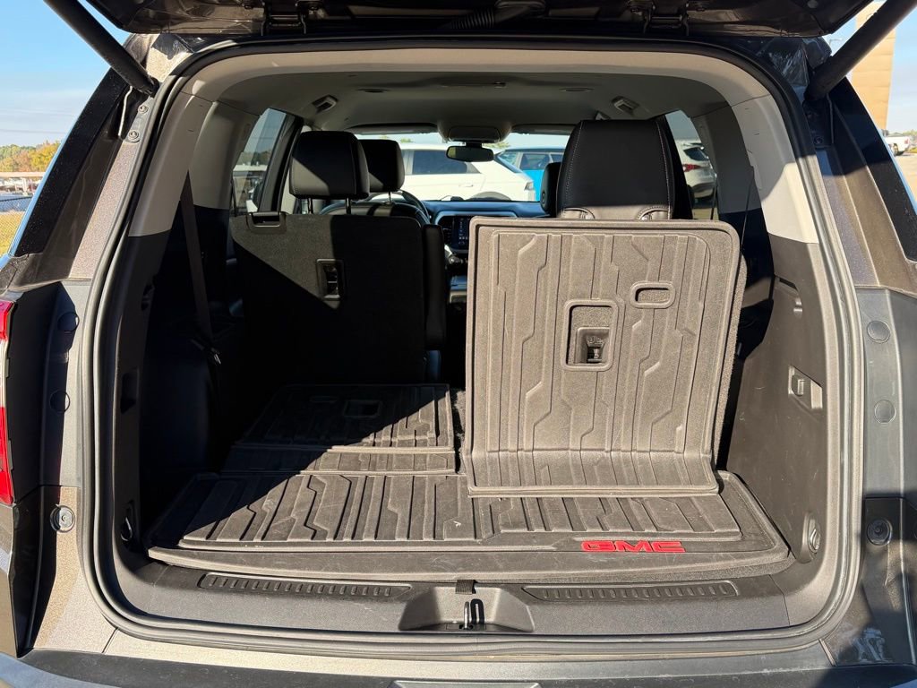 Used 2020 GMC Acadia SLT w/ LPO, Floor Liner Package image 10