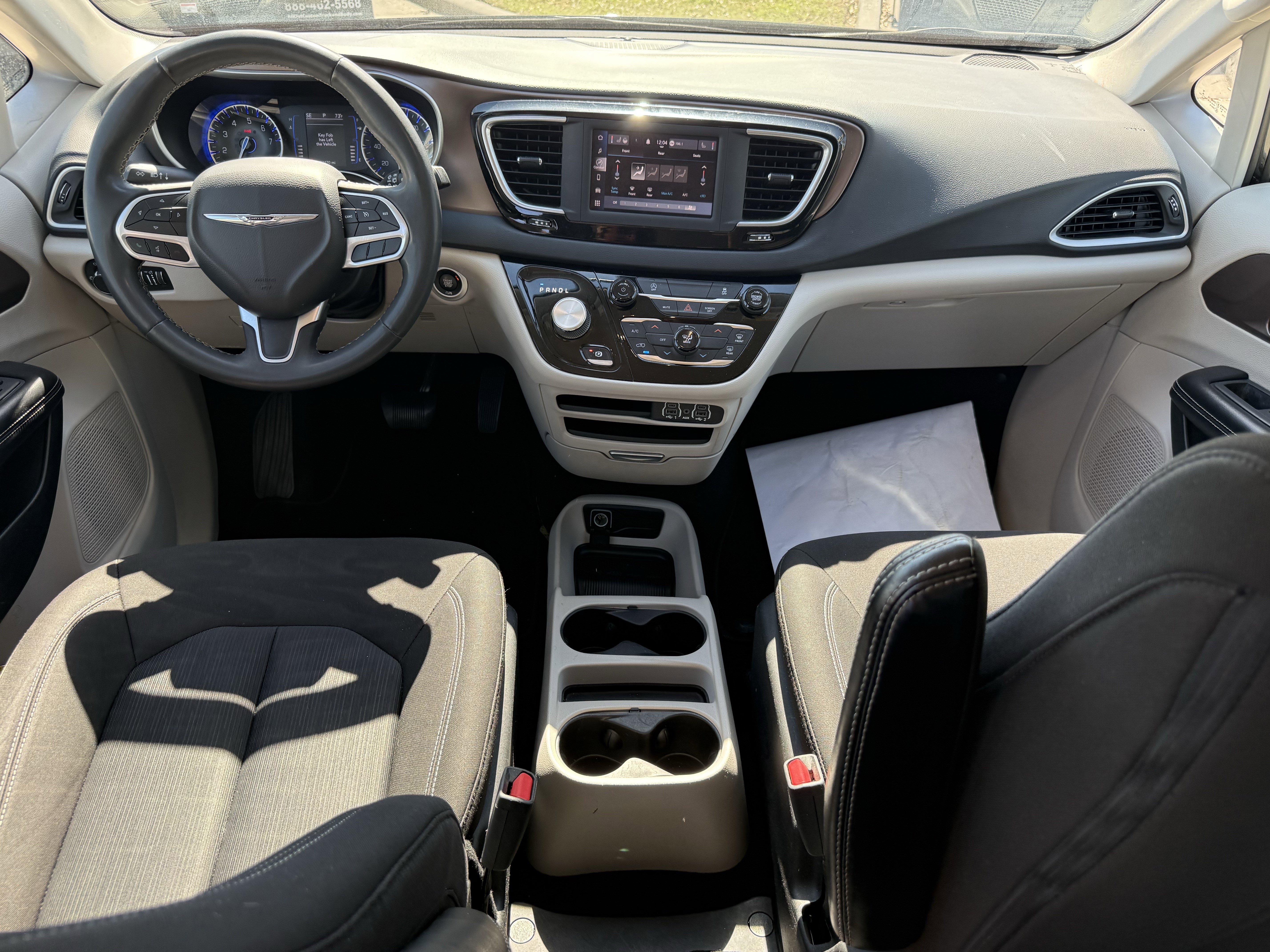 Used 2022 Chrysler Voyager LX image 13