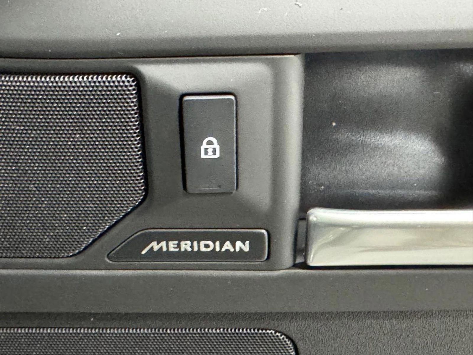 New 2026 Land Rover Defender 110 S image 21