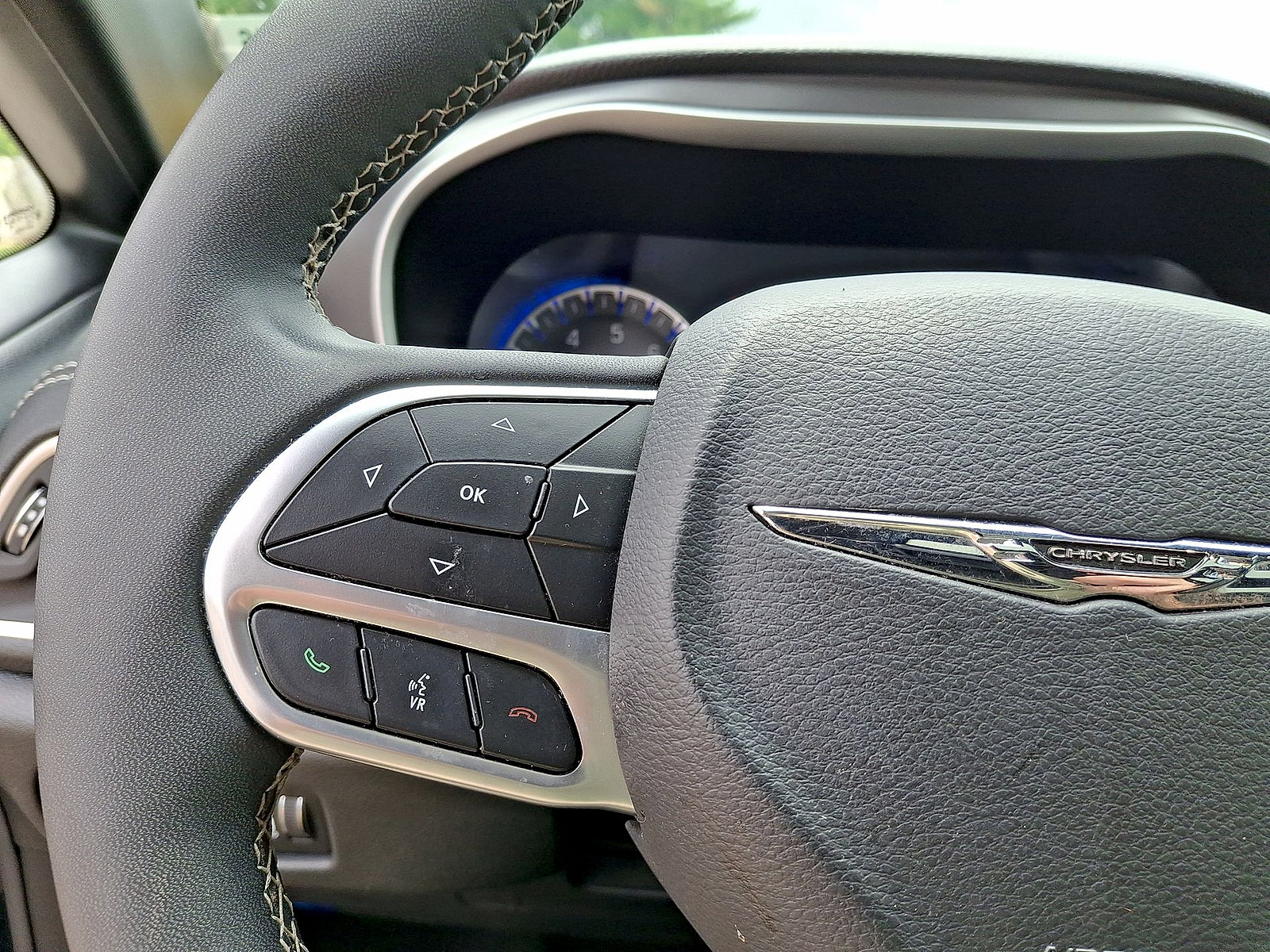 Used 2025 Chrysler Pacifica Select FWD image 17