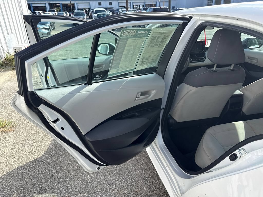Used 2022 Toyota Corolla LE FWD image 12