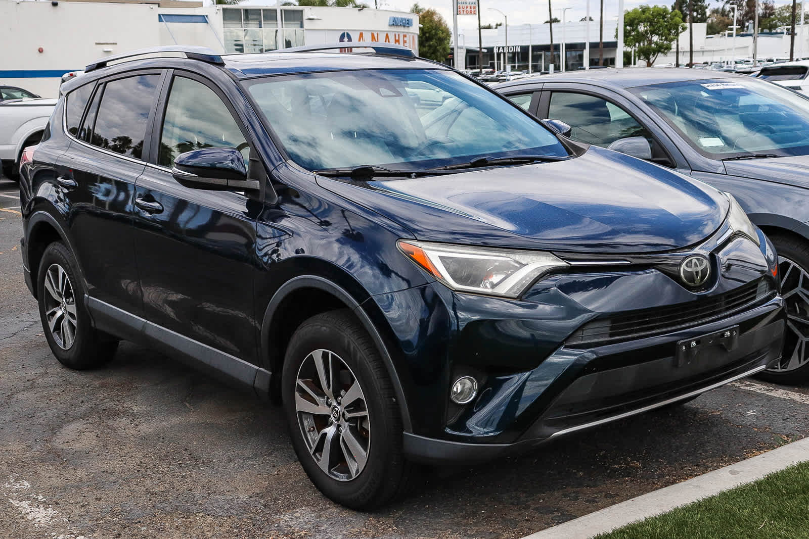 Used 2018 Toyota RAV4 XLE w/ Plus Extra Value Package FWD image 8