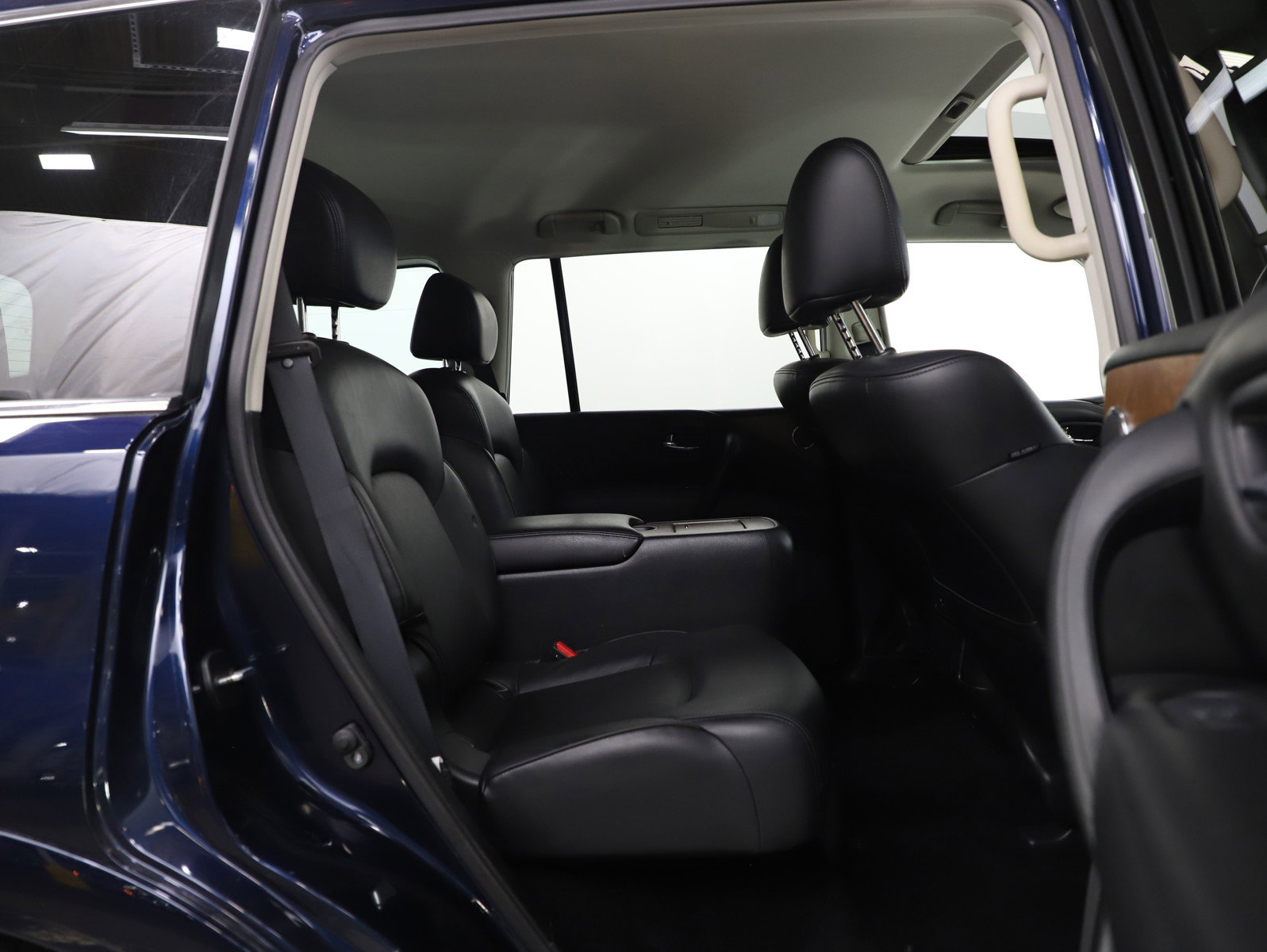 Used 2023 Nissan Armada SL w/ Captain's Chairs Package image 13