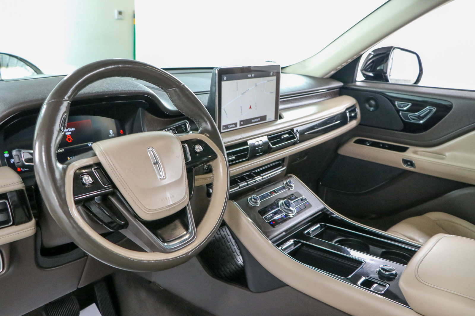 Used 2023 Lincoln Aviator Reserve w/ Equipment Group 201A RWD image 23