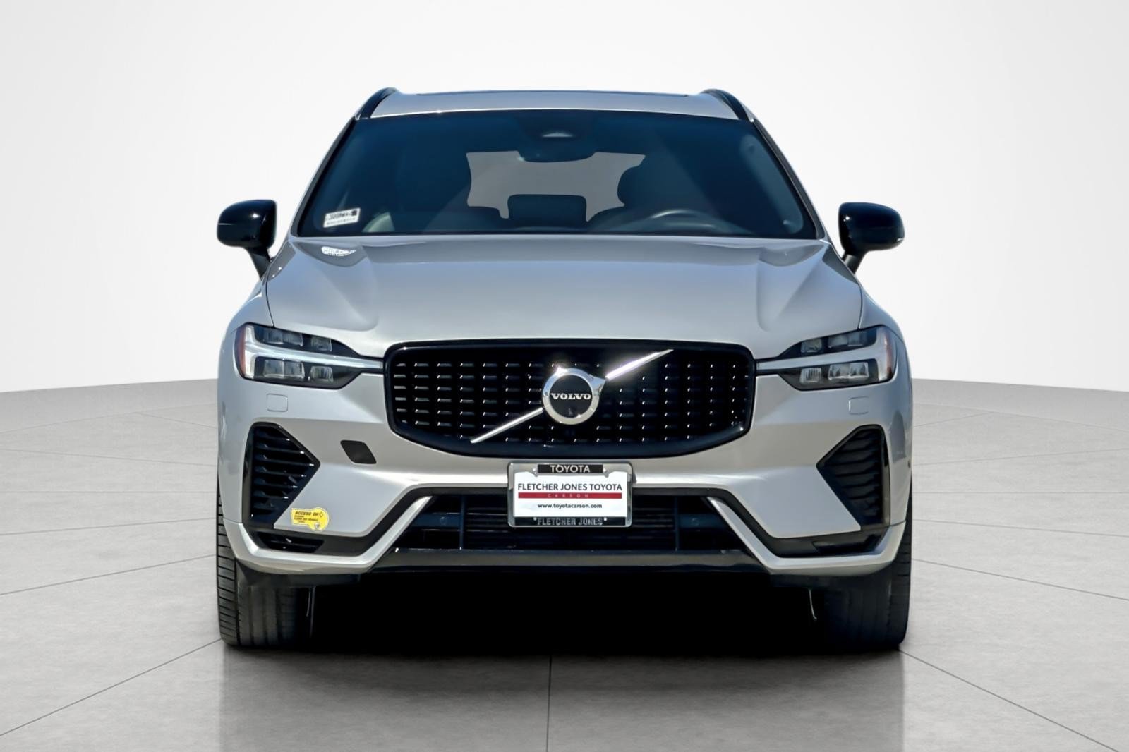 Used 2022 Volvo XC60 T8 R-Design w/ Advanced Package AWD/4WD image 8
