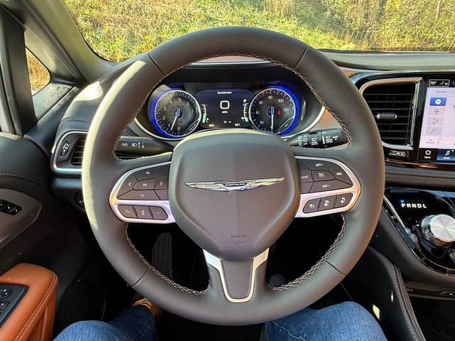 New 2026 Chrysler Pacifica Pinnacle image 30