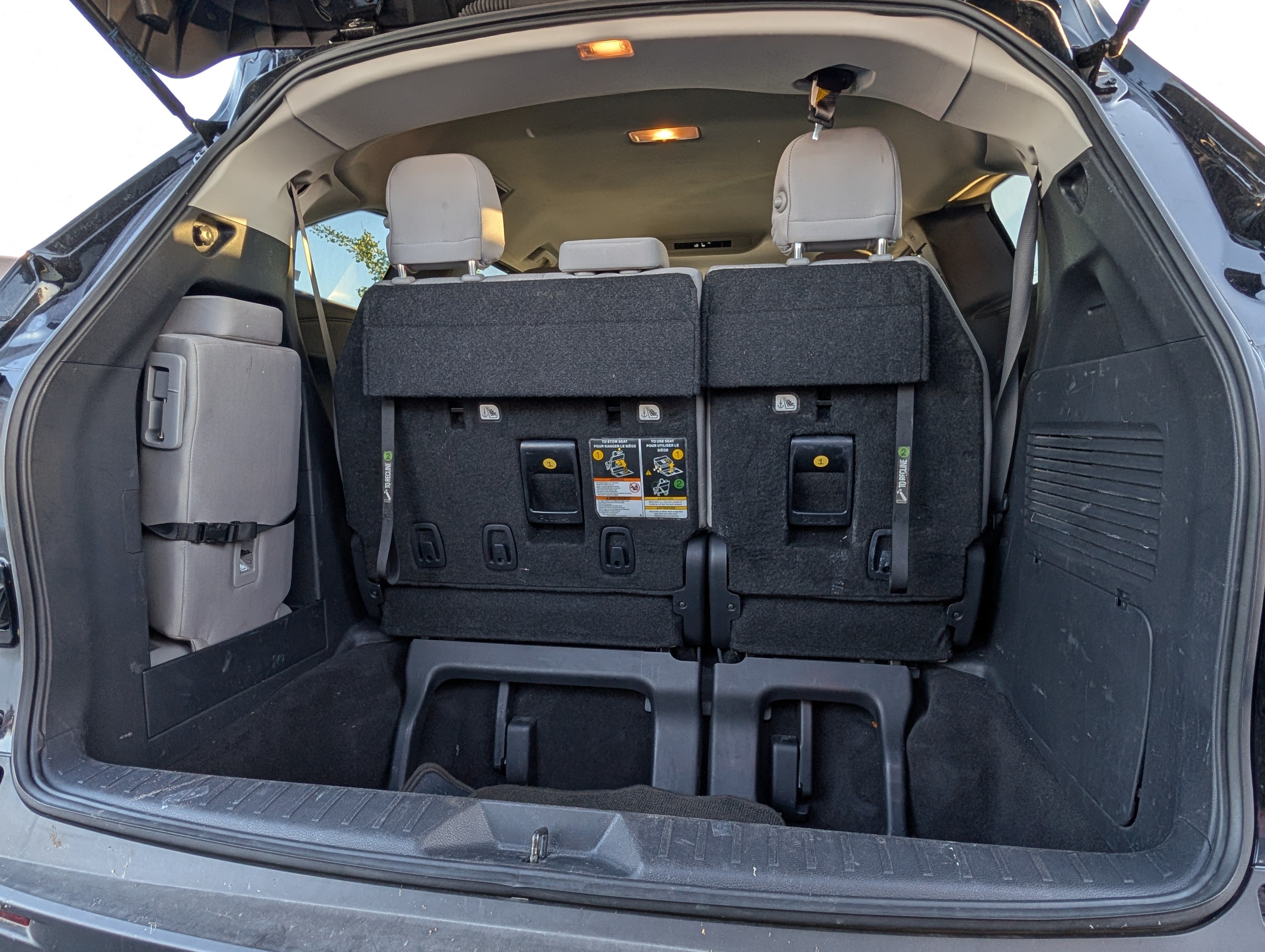 Used 2025 Toyota Sienna LE FWD image 18