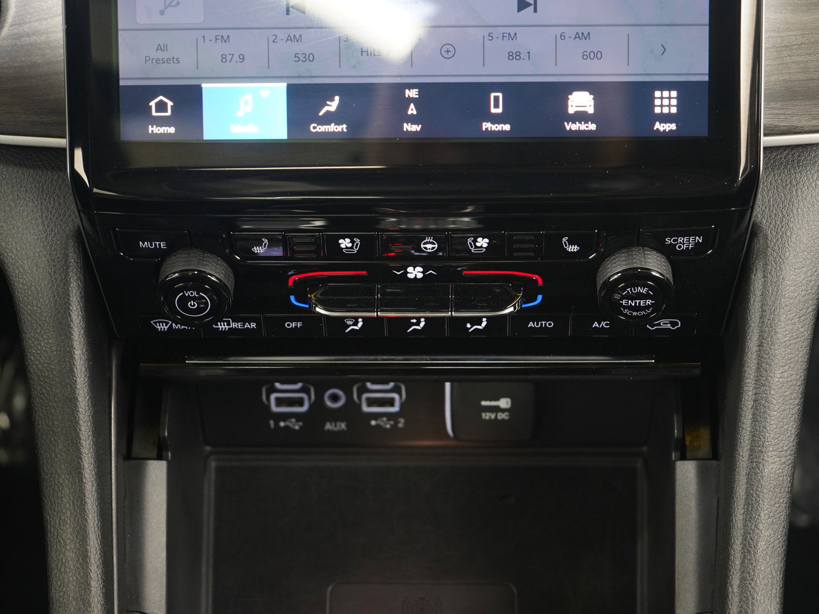 Used 2023 Jeep Grand Cherokee L Limited w/ Luxury Tech Group II image 17