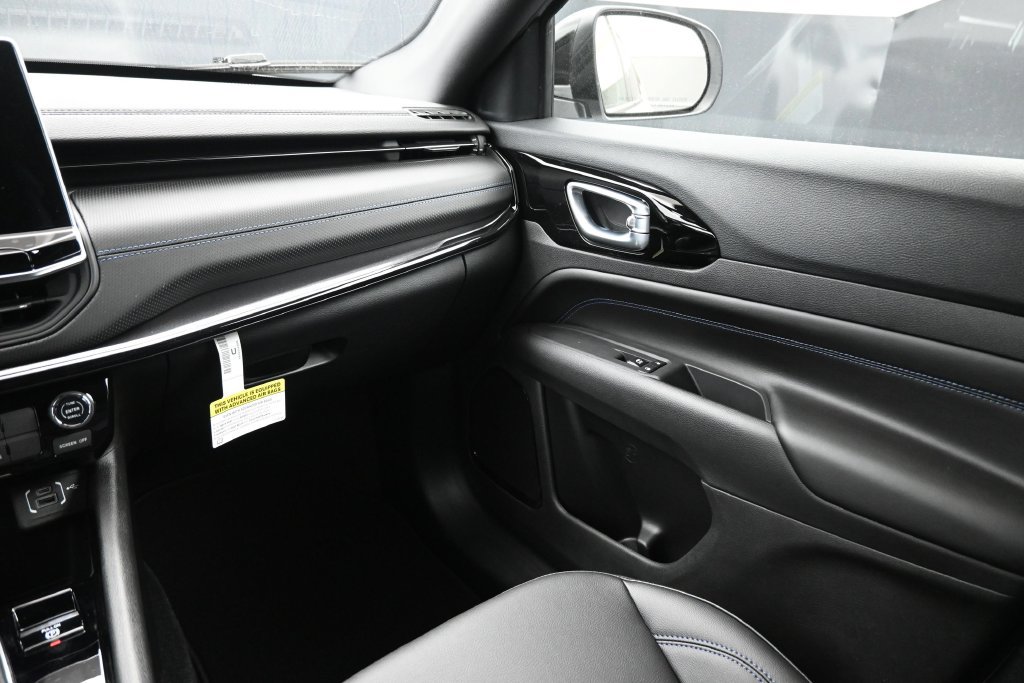 New 2026 Jeep Compass Latitude AWD/4WD image 5