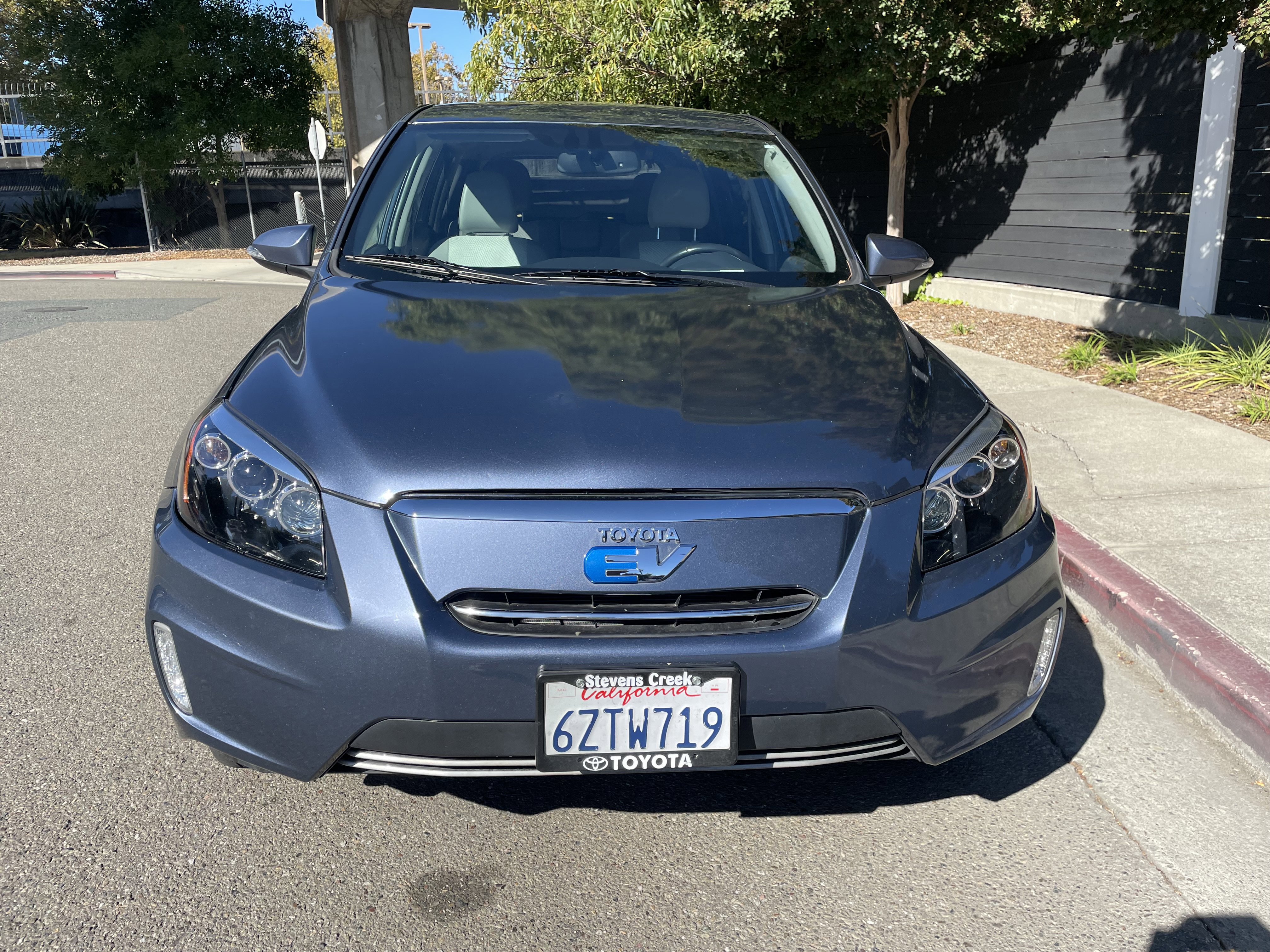 Used 2012 Toyota RAV4 EV image 6