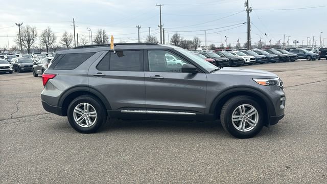 Certified 2022 Ford Explorer XLT w/ Equipment Group 202A image 3