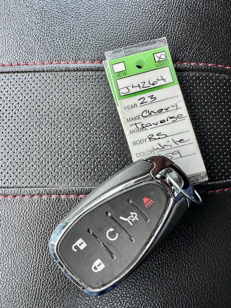 Used 2023 Chevrolet Traverse RS image 40