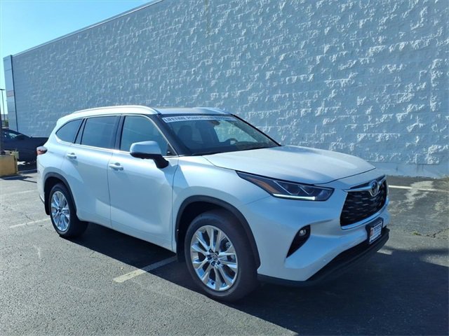 New 2025 Toyota Highlander Limited image 5