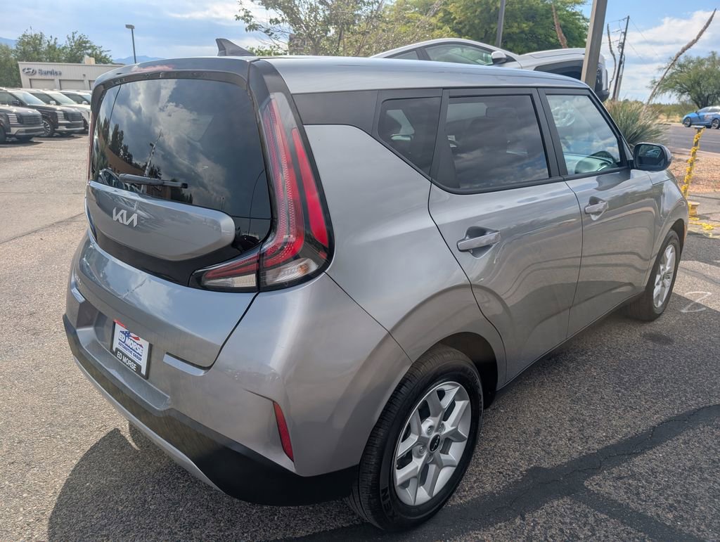 Used 2025 Kia Soul LX FWD image 5