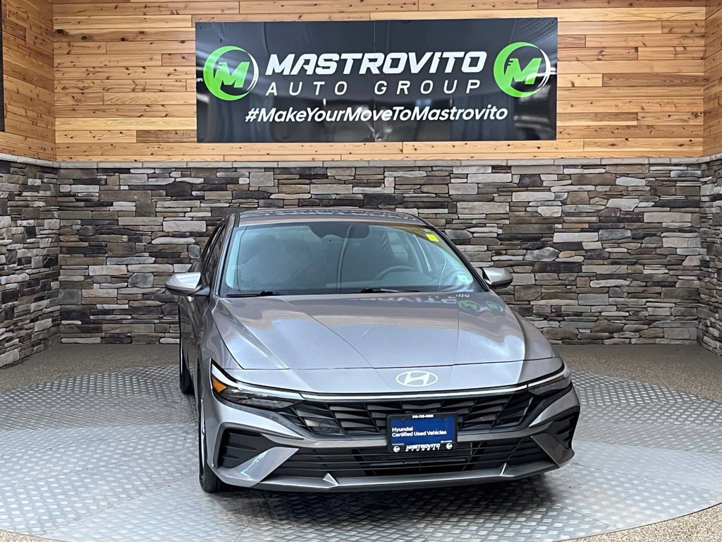 Certified 2024 Hyundai Elantra SE FWD image 2