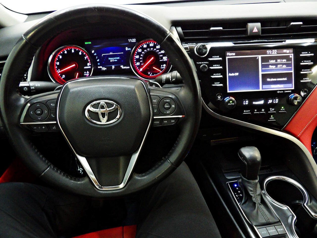 Used 2020 Toyota Camry XSE FWD image 17
