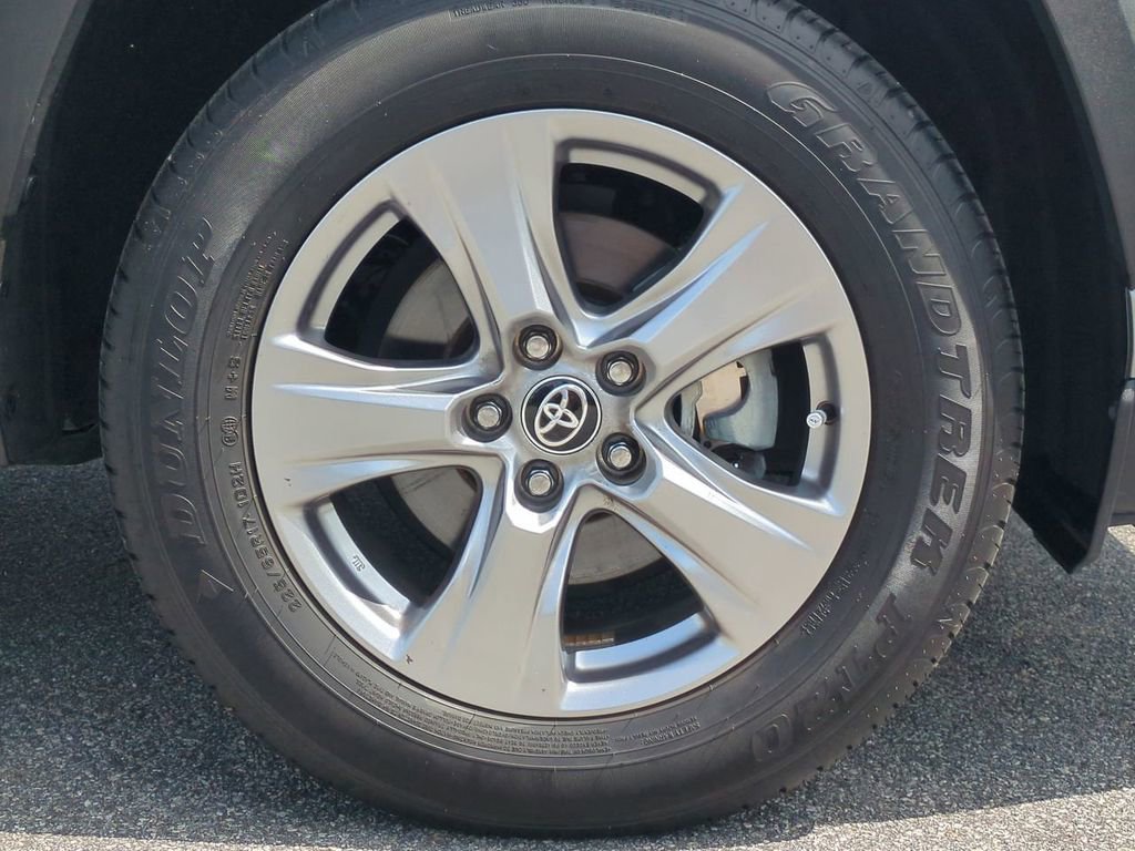 Used 2023 Toyota RAV4 XLE image 12