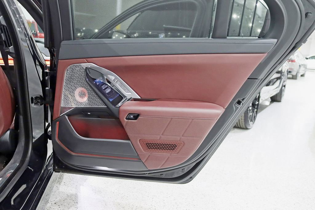 Used 2023 BMW i7 xDrive60 w/ Executive Package 2 image 41