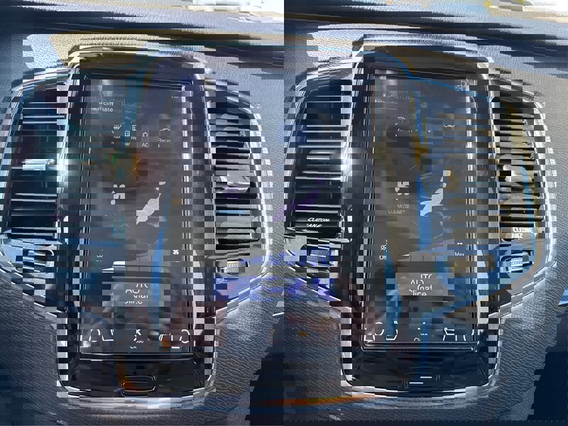 Used 2016 Volvo XC90 T6 Momentum w/ Momentum Plus Package image 80