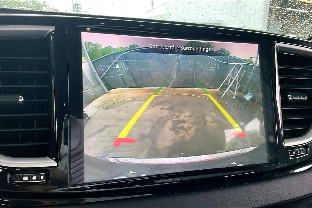 Used 2023 Chrysler Pacifica Touring-L FWD image 14