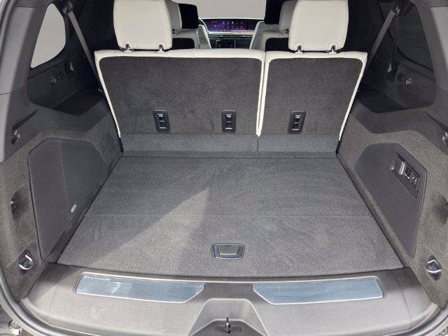Certified 2026 Cadillac Escalade ESV Platinum Sport w/ LPO, ONYX Package AWD/4WD image 20