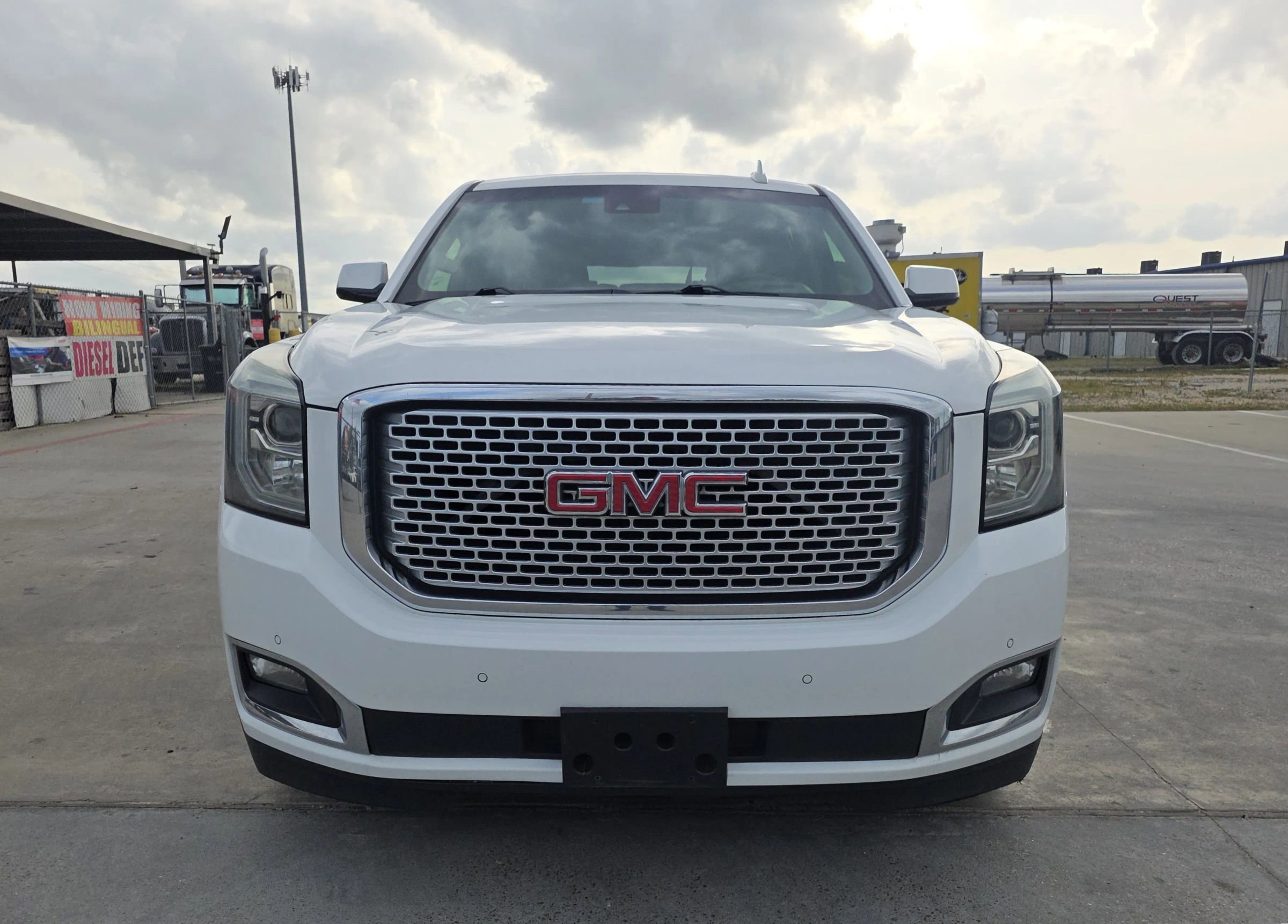 Used 2015 GMC Yukon XL Denali w/ Premium Package RWD image 5