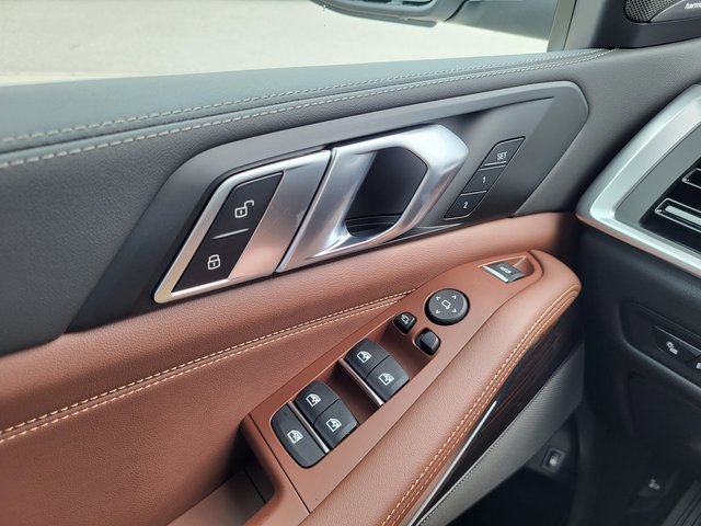 New 2026 BMW X5 xDrive50e w/ Premium Package image 25