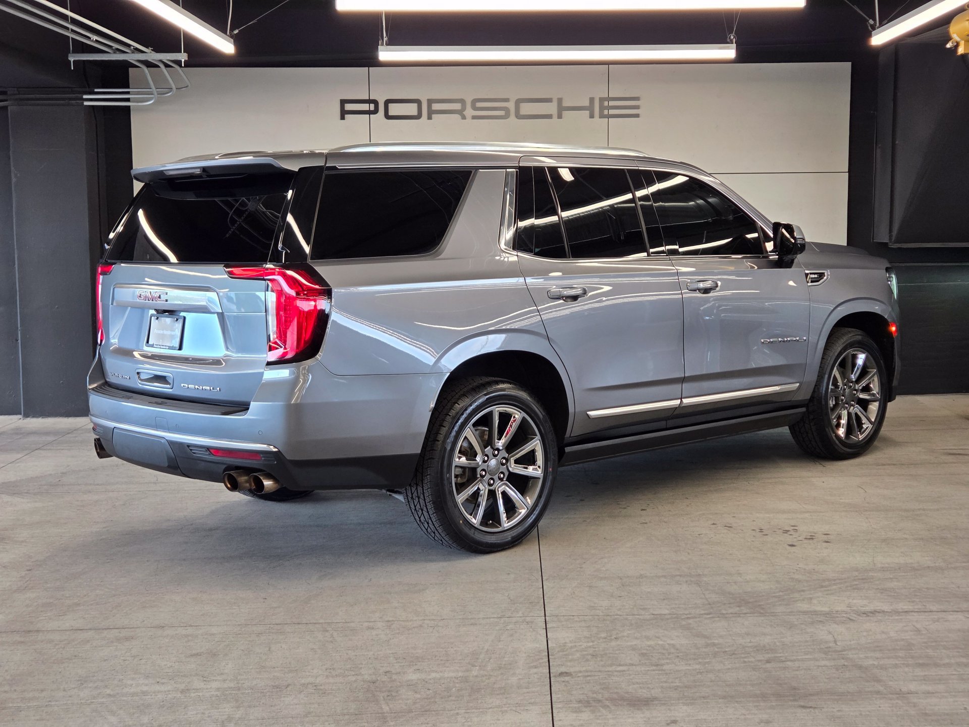 Used 2021 GMC Yukon Denali w/ Denali Premium Package AWD/4WD image 6