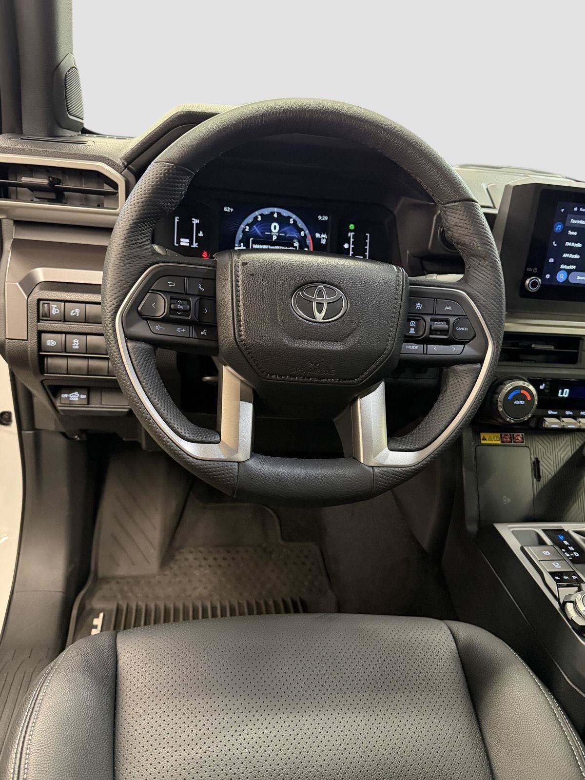 Used 2025 Toyota Tacoma SR5 AWD/4WD image 17