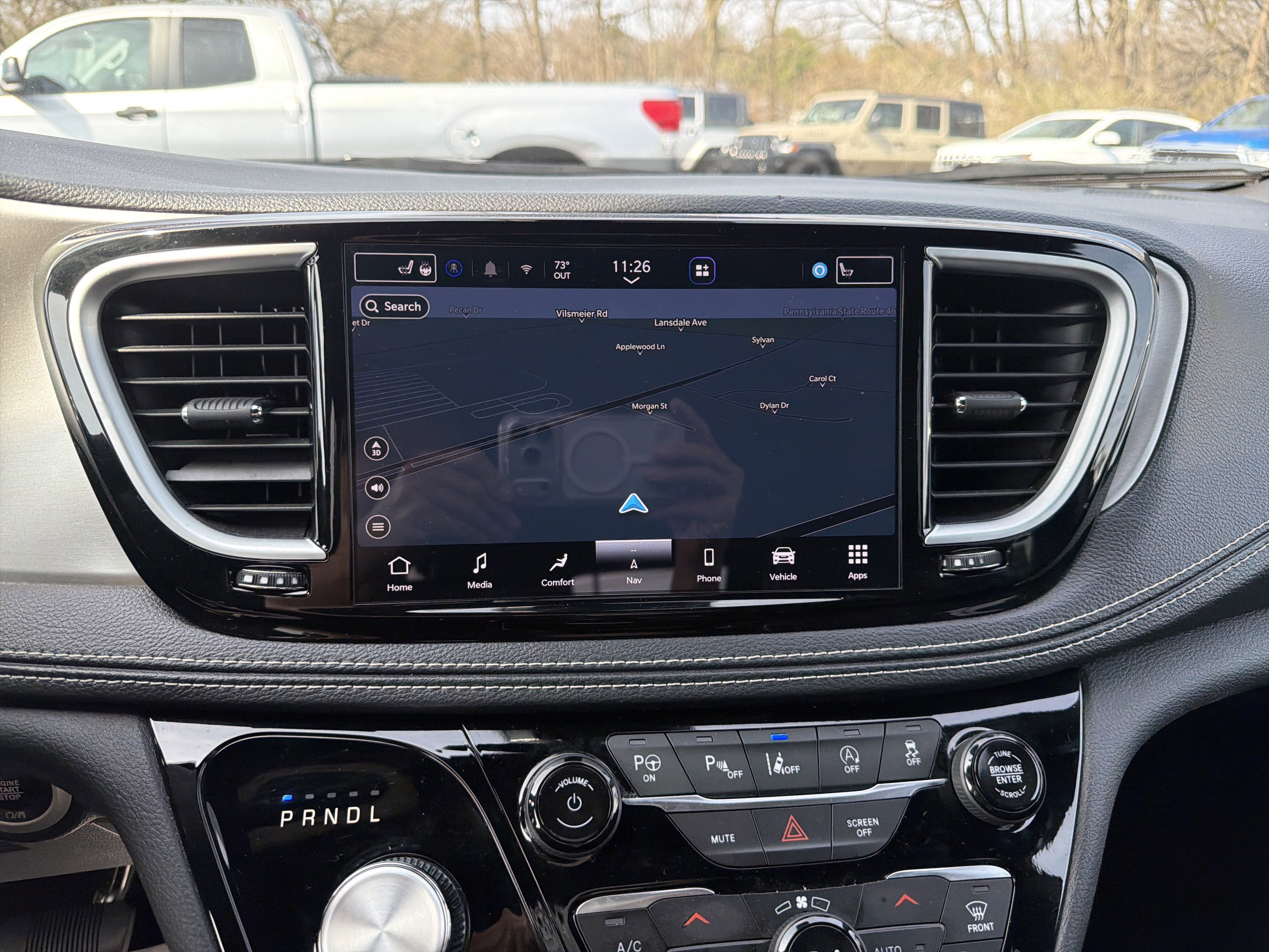 Used 2024 Chrysler Pacifica Limited w/ Uconnect Theater Family Group image 29