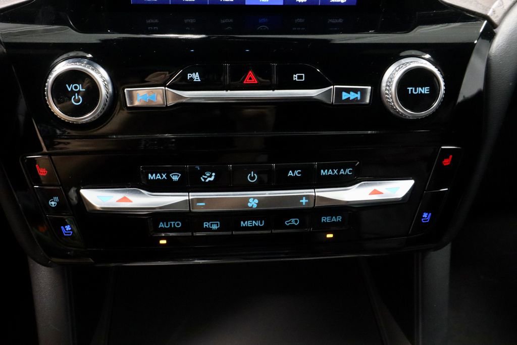 Certified 2022 Ford Explorer Platinum w/ Equipment Group 601A image 35