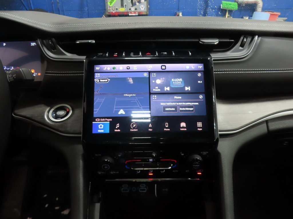 Certified 2023 Jeep Grand Cherokee Limited w/ Black Appearance Package image 4