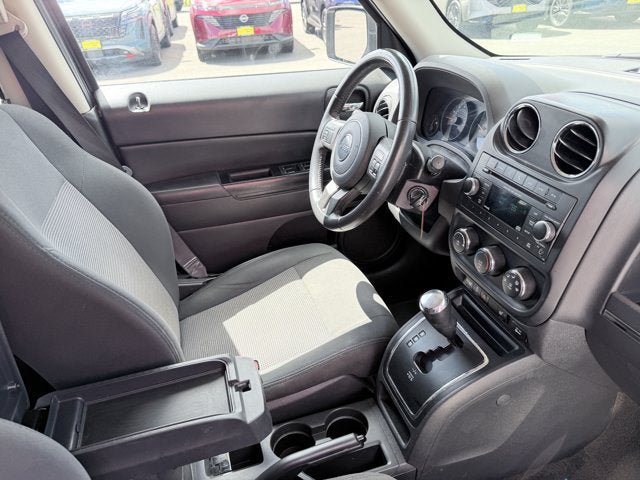 Used 2017 Jeep Patriot Latitude AWD/4WD image 15