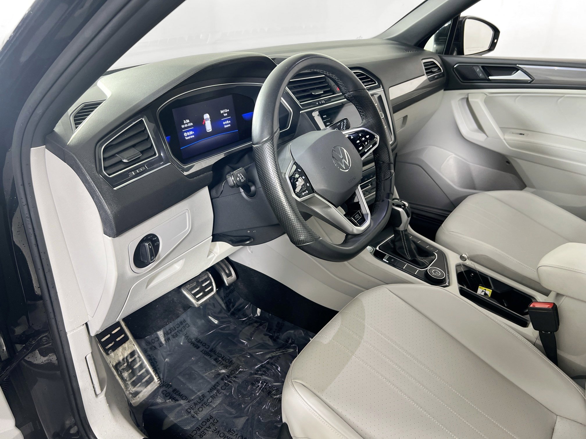 Used 2022 Volkswagen Tiguan SE R-Line AWD/4WD image 9