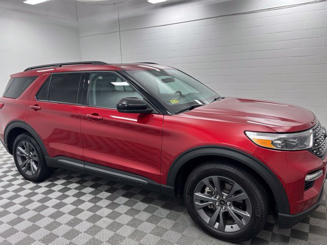 Used 2023 Ford Explorer XLT w/ Equipment Group 202A AWD/4WD image 4