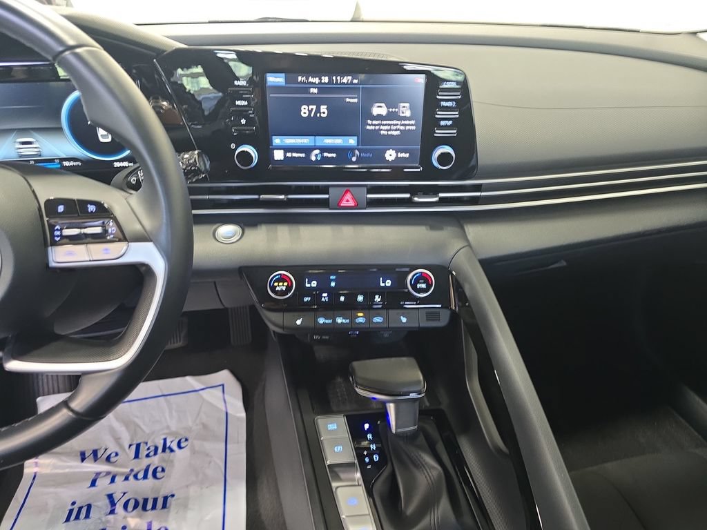Certified 2022 Hyundai Elantra SEL w/ Convenience Package FWD image 17