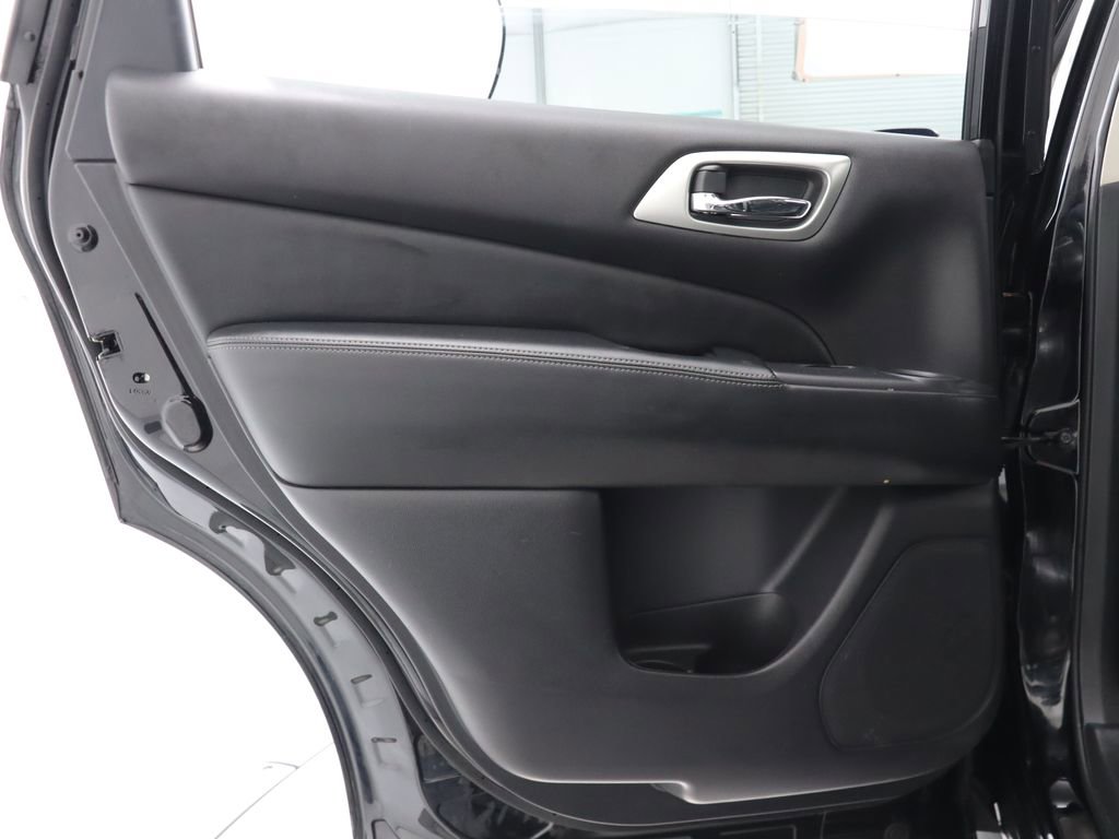 Used 2017 Nissan Pathfinder Platinum w/ Midnight Edition Package image 47