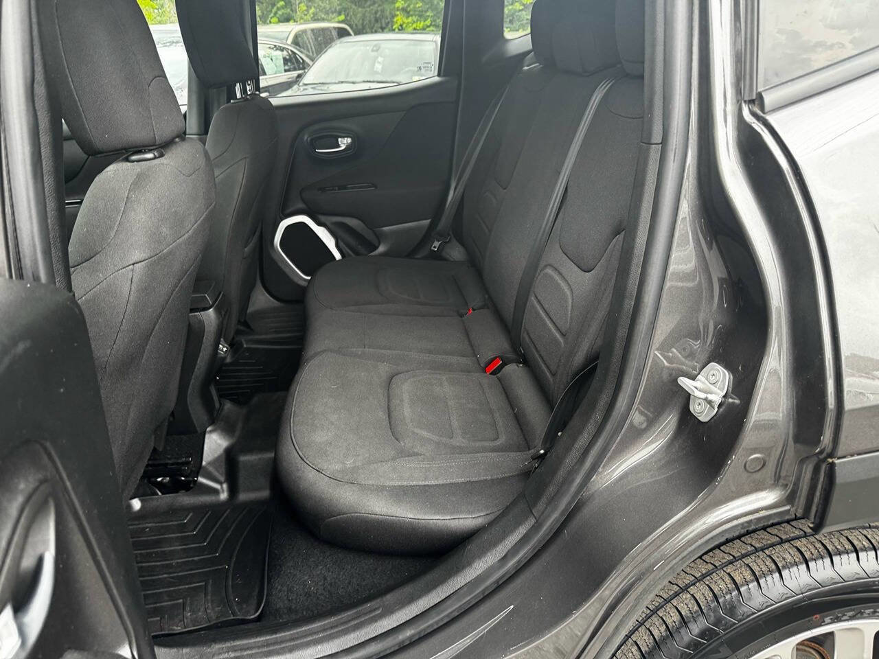 Used 2018 Jeep Renegade Latitude image 22