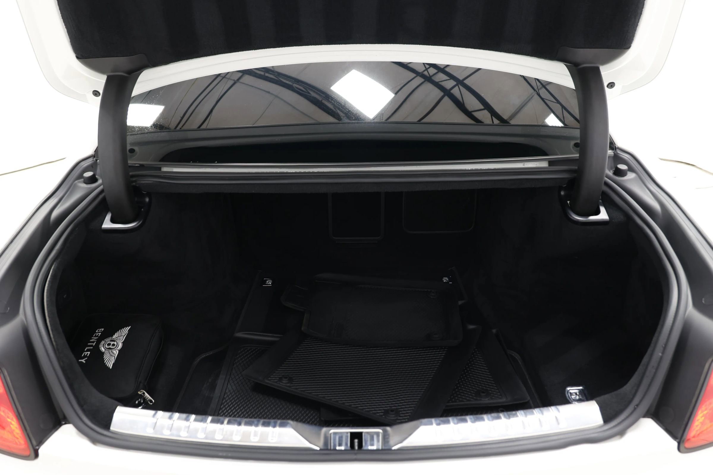 Used 2020 Bentley Flying Spur W12 image 80