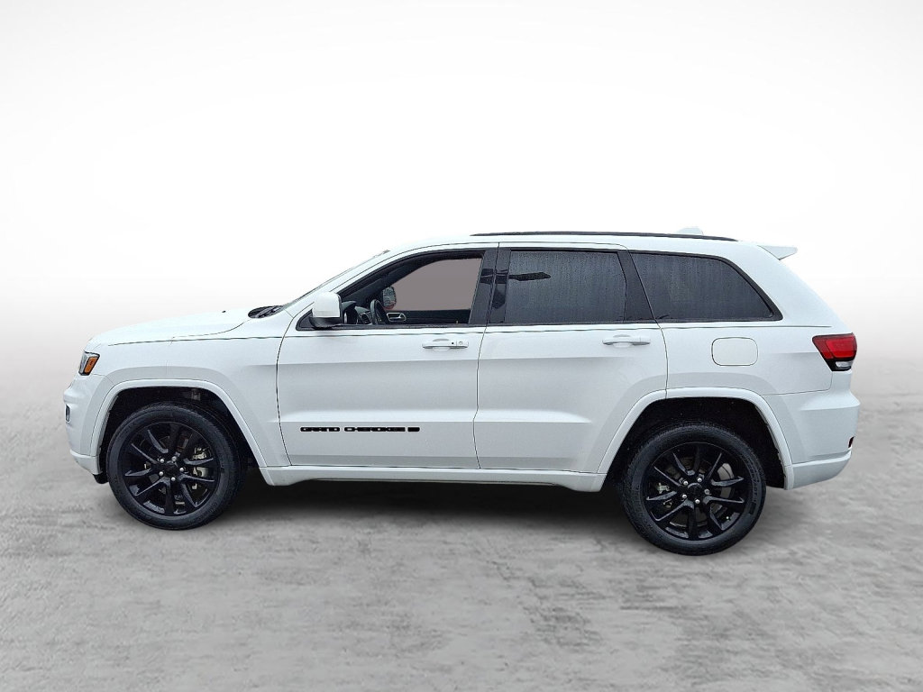 Used 2022 Jeep Grand Cherokee Laredo X image 2