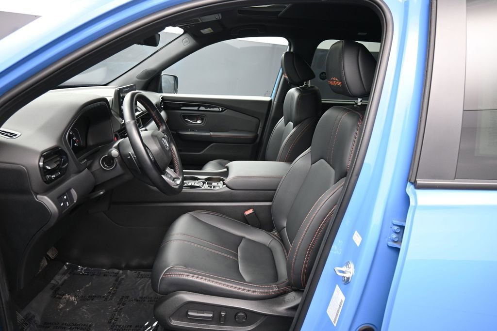 Used 2025 Honda Pilot TrailSport image 19