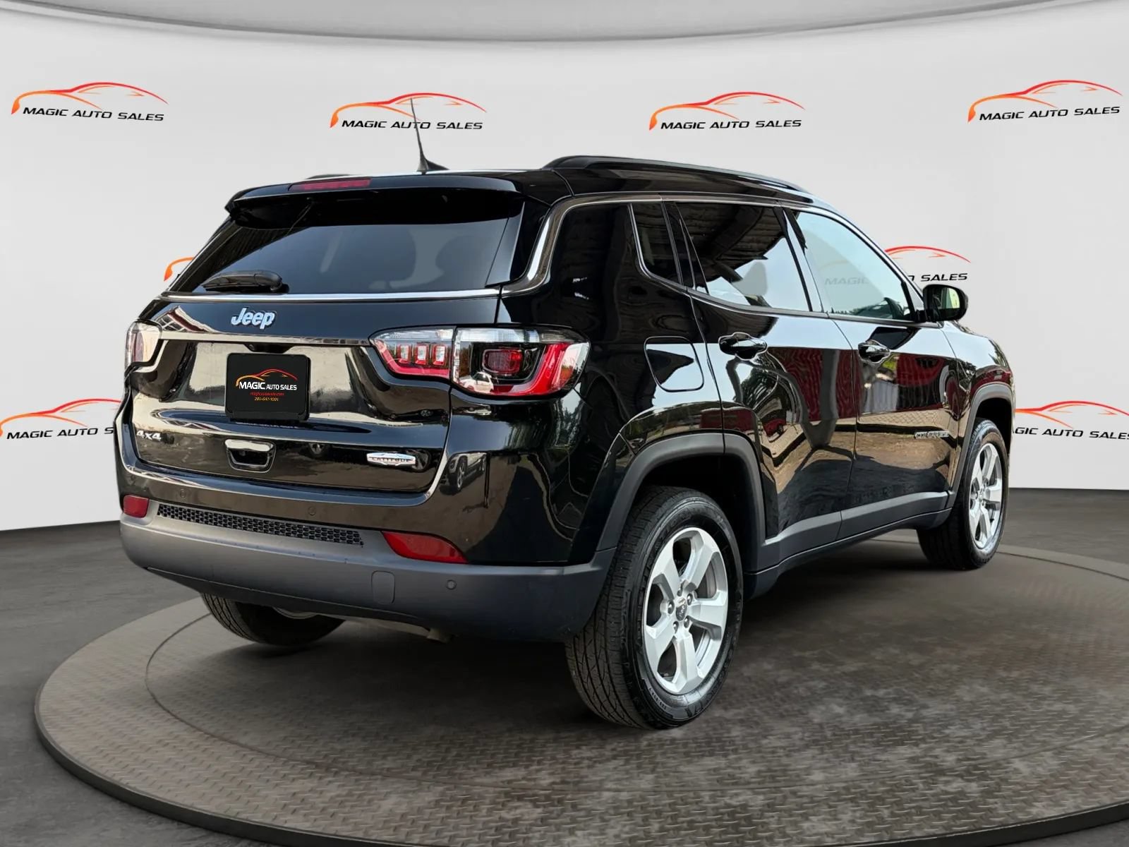 Used 2021 Jeep Compass Latitude w/ Driver Assistance Group AWD/4WD image 10