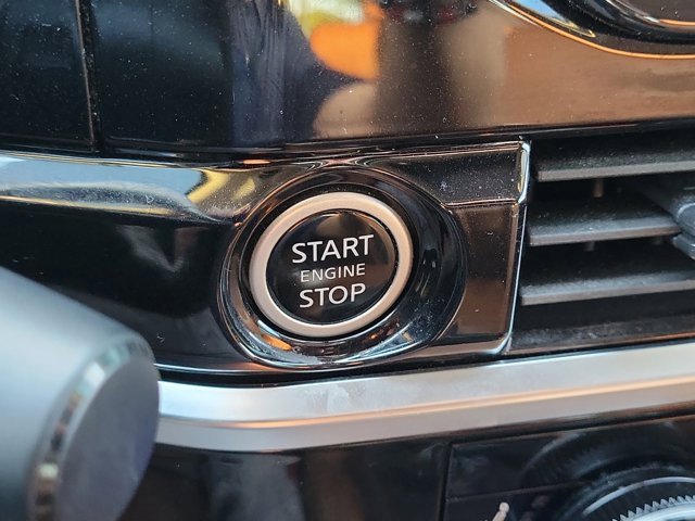 Used 2023 Nissan Pathfinder Platinum image 16