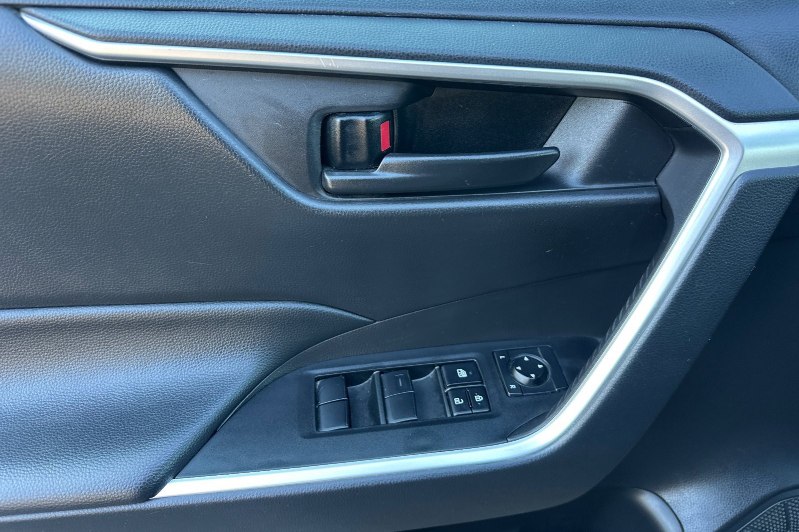 Used 2024 Toyota RAV4 LE image 11